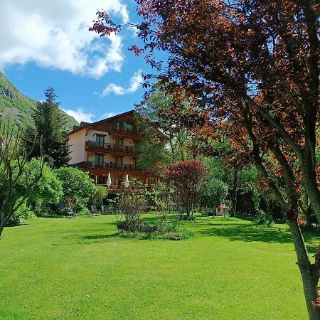 Estanys Blaus Hotel 3*