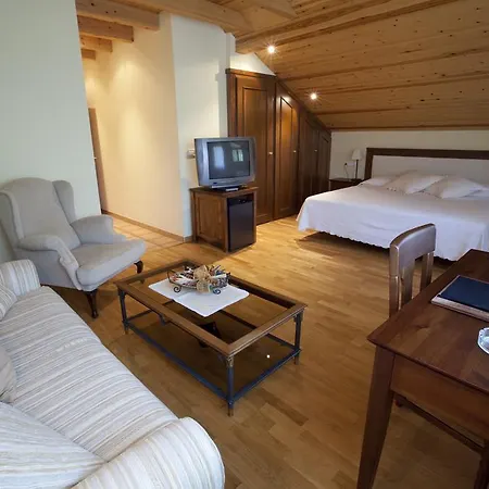 Hotel Estanys Blaus Tavascan